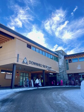 Exterior - Tahoe Donner Condo, Ski-In Ski-Out, Cozy Mountain Retreat (Truckee)