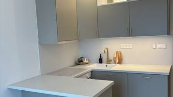 Microondas, horno, parrilla de estufa y lavavajillas