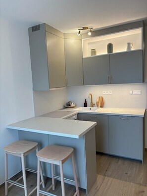 Mikrovågsugn, ugn, spishäll och diskmaskin