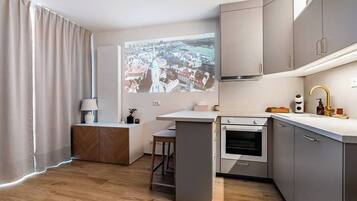 Microondas, horno, parrilla de estufa y lavavajillas