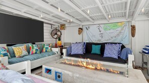 Interior - Casa Pineapple Social by Avantstay Spa, Game Room, EV Charger Near Las Olas + Fort Lauderdale Beaches Sleeps 16 (Fort Lauderdale)