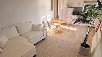 Fernseher, Kamin, Arbeitsbereiche