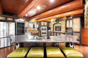 Fridge, microwave, oven, stovetop - 4BR & Game Loft w Hot Tub & Theater, Sleeps 8! (Sevierville)