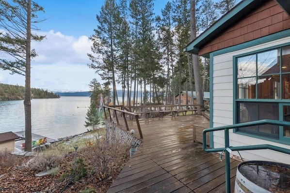 Property grounds - Hughes Hideaway | Lakefront Cabin Near Town (Lakeside)