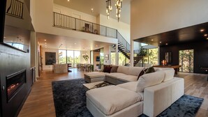 Smart TV, fireplace, table tennis - Architectural Marvel • Pool • Pickle & Hoops (Broken Bow)
