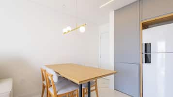 Basic Apartment | Dining