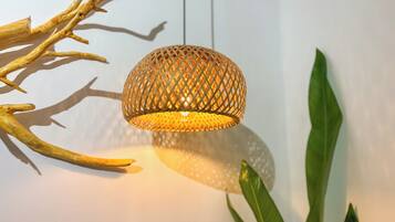 Deluxe kamer, 1 twee- of 2 eenpersoonsbedden, uitzicht op de stad | Een kluis op de kamer, verduisterende gordijnen