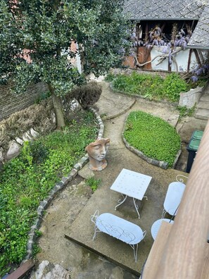 Outdoor dining - Escape and Nature