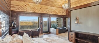 Luxury Lookout • Hot Tub