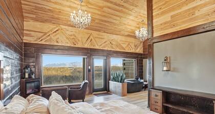 Luxury Lookout • Hot Tub