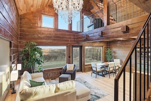 Smart TV, fireplace - Luxury Lookout! (Wasilla)