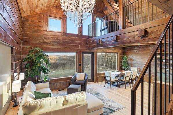 Een smart-tv en een open haard