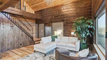 Een smart-tv en een open haard