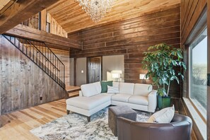 Een smart-tv en een open haard