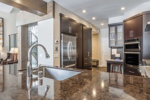 Private kitchen - Snowcreek # 754 Luxury Mammoth Lakes getaway (Mammoth Lakes)