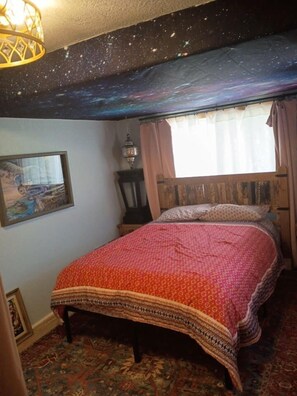 Desk, WiFi, bed sheets - Rosy`s Oracle at Spellbound (Truth or Consequences)