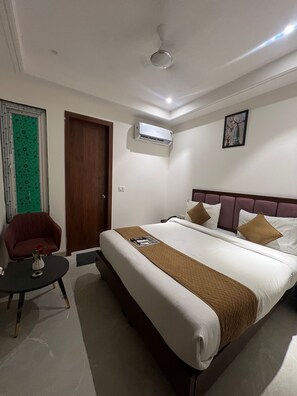 Doppelzimmer, Balkon, Stadtblick