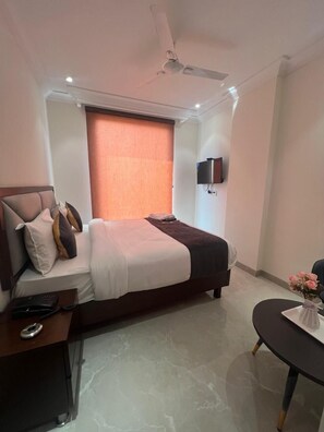 In-room safe, iron/ironing board, free WiFi, bed sheets - Ivory Airport (New Delhi)