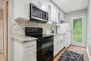 Fridge, microwave, oven, stovetop - Amazing home in nature (Langhorne)