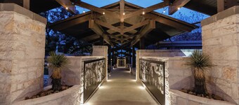 รัฟ ครีก ลอดจ์ แรนช์ แอนด์ รีสอร์ต  