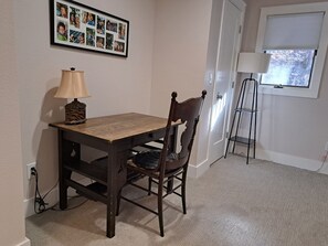 Interior - Wildwood Hideaway- 2-bedroom cozy and secluded home close to Beaver Lake (Rogers)