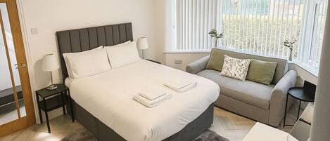 4 makuuhuonetta, silitysrauta/-lauta, ilmainen Wi-Fi, vuodevaatteet