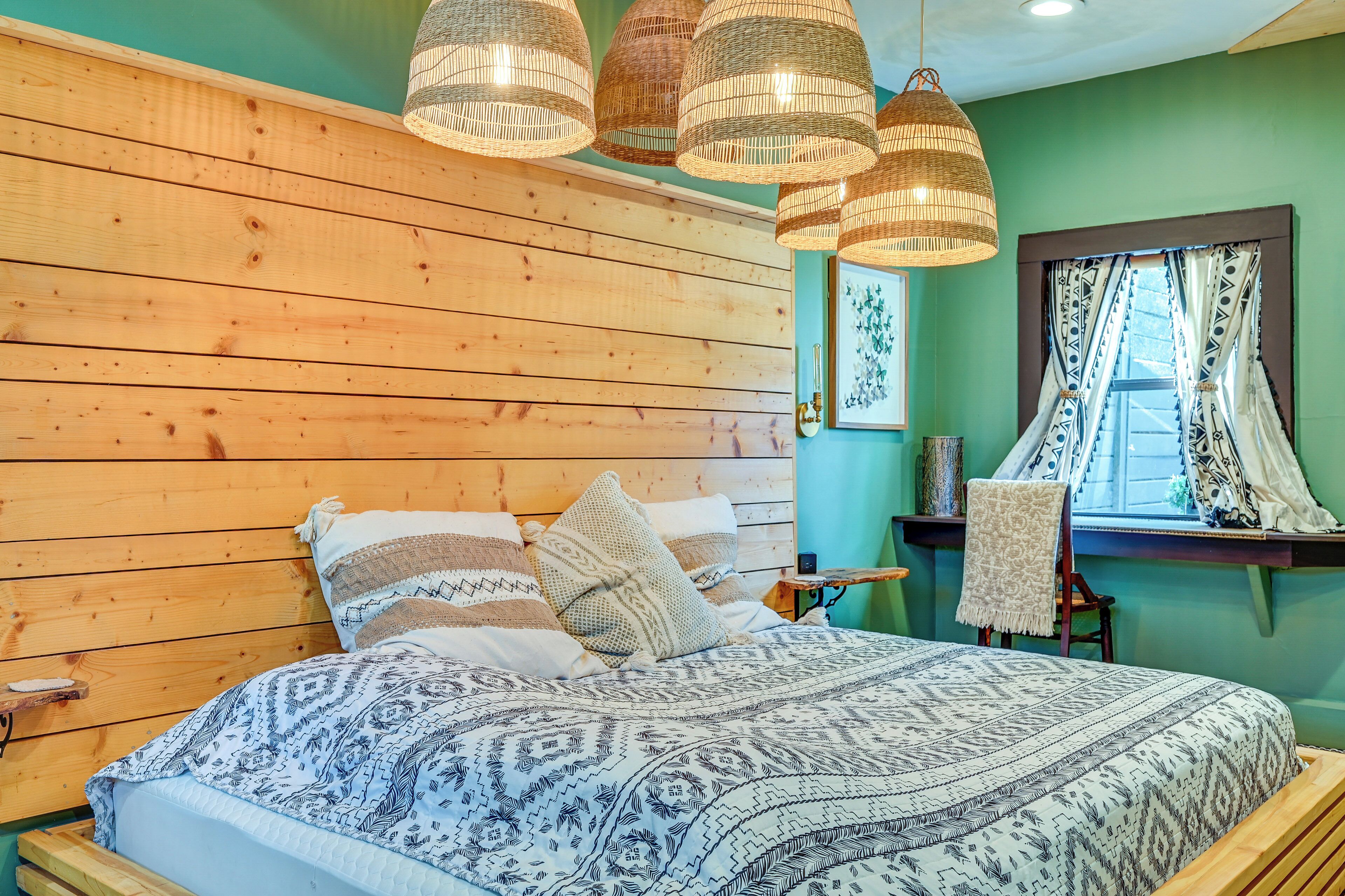 Skrivebord, strykejern/-brett, internettilgang og sengetøy