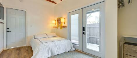 Desk, iron/ironing board, travel cot, Internet