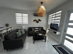 Smart TV - 2-bedroom apartment in superb Toa Baja with AC comfort (Toa Baja)
