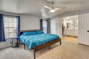 3 chambres, bureau, fer et planche à repasser, lit parapluie