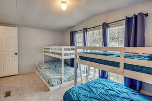 3 Schlafzimmer, Schreibtisch, Bügeleisen/Bügelbrett, Reisekinderbett