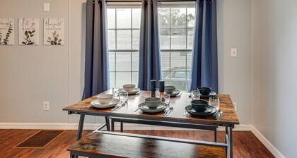 4 Mi to UF Campus! Game Day Getaway w/ Pool Access