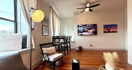 Charming Historic Loft in Burlingame, Sleeps 8