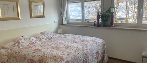 Bügeleisen/Bügelbrett, Internetzugang, Bettwäsche