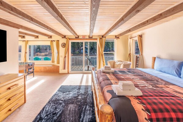 5 bedrooms, iron/ironing board, WiFi, bed sheets