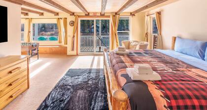 New! Bearadise ~ Lakefront Cabin with Private Dock