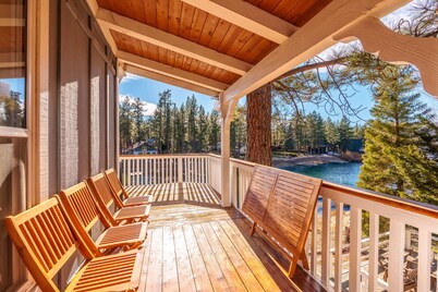 New! Bearadise ~ Lakefront Cabin with Private Dock