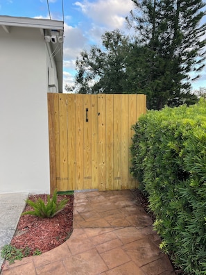Property grounds - Blue Escape for two. Steps from the casino (Tampa)