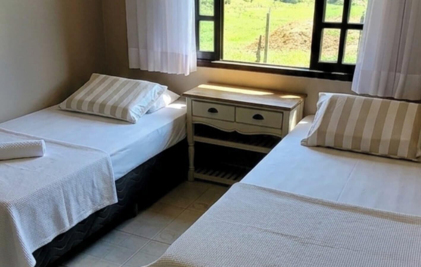 Espaço de trabalho para notebook, Wi-Fi de cortesia