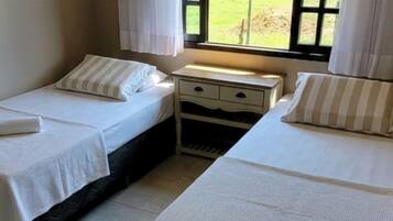 Skrivebord for bærbar PC og wi-fi (inkludert)