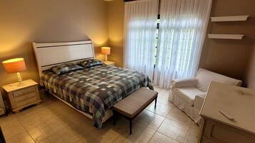 Espacio para trabajar con laptop y wifi gratis