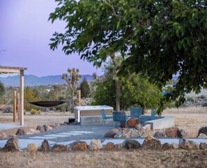 Terrace/patio - Gypsy Lou - Stargazing - Cowboy Pool - Spa - Soaking Tub (Yucca Valley)