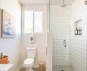 Shower, hair dryer, towels, soap - Gypsy Lou - Stargazing - Cowboy Pool - Spa - Soaking Tub (Yucca Valley)