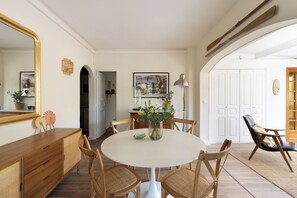 Dining - MerSea Beach House at only 10 meters from the Beach in Sainte-Maxime. (Sainte-Maxime)