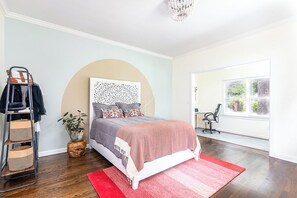 1 bedroom, iron/ironing board, Internet, bed sheets - Near Tyler Perry Studios - Perfect for Production Crew Members!! (Atlanta)
