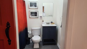 Hair dryer, towels, soap, toilet paper - Near Tyler Perry Studios - Perfect for Production Crew Members!! (Atlanta)