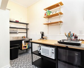 Private kitchen - Near Tyler Perry Studios - Perfect for Production Crew Members!! (Atlanta)