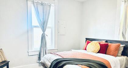 Spacious Downtown Farmington Home – Work & Relax in Comfort