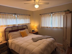 4 bedrooms, iron/ironing board, WiFi, bed sheets - 4-bedroom house in perfect Santa Barbara, 5 minutes from the beach! (Santa Barbara)