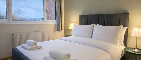 4 bedrooms, iron/ironing board, free WiFi, bed sheets